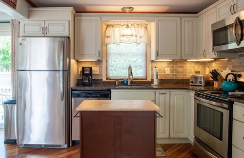 Charlestown Casa | Beach Pass, Central A/C, & Outdoor Shower