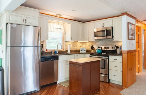 Charlestown Casa | Beach Pass, Central A/C, & Outdoor Shower