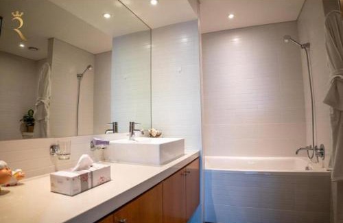 Al Raha Beach Apartamento | Beach Plaza Nest 1BR - Cozy Stay with Beach Access at Al Muneera, Al Raha