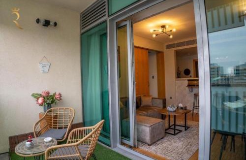 Al Raha Beach Apartamento | Beach Plaza Nest 1BR - Cozy Stay with Beach Access at Al Muneera, Al Raha