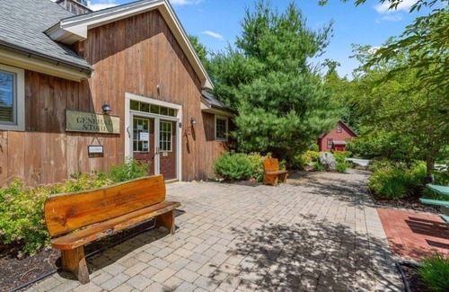 Graniteville Cabaña | Beach & pond Cottage