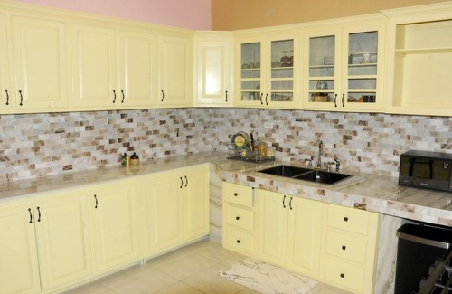Runaway Bay Villa | Beach-Pool-Sun-family-6 bedroom getaway