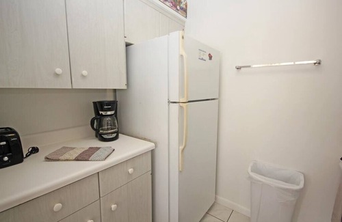 Aloha Kai Villa | Esta habitación de motel es un 2 dormitorio (s), 2 baños, ubicada en Sarasota, FL.
