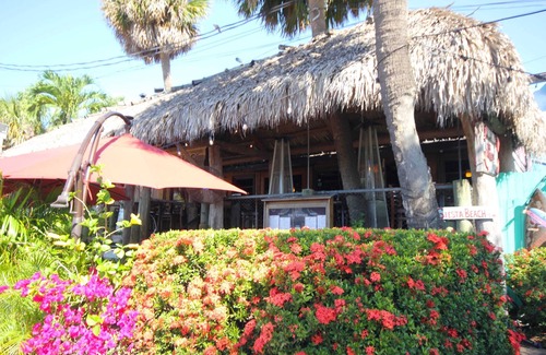 Aloha Kai Villa | Esta habitación de motel es un 2 dormitorio (s), 2 baños, ubicada en Sarasota, FL.