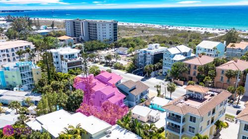 Siesta Key Village Chalet De Esquí | Beach Rd, 300ft to Beach Access & 500ft to Siesta Key Village, 2bdr & Studio