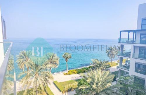Al-Fujairah Apartamento | Beach Resort Address Luxury 2BR with Maid Sea View
