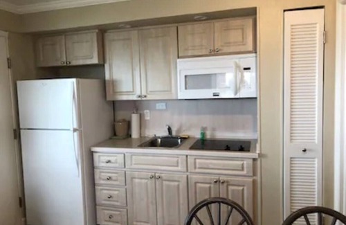 Laguna Shores Complejo | Beach Resort- First Floor walkout to Sand!