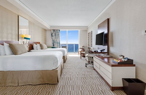 Sunny Isles Beach Complejo | Beach Resort Suite with Ocean view!