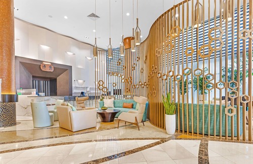 Sunny Isles Beach Complejo | Beach Resort Suite with Ocean view!