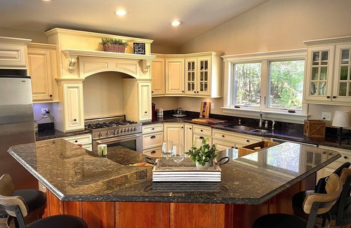 North Hampton Casa | Beach Retreat with deck and hot tub - short walk to ocean
