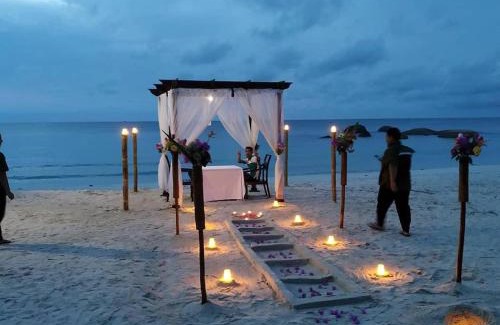 Tanjung Pandan Hotel | Beach Rock Resort Belitung