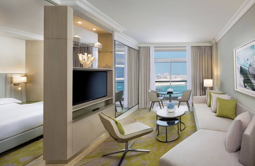 Al Zahiyah Hotel | Beach Rotana All Suites