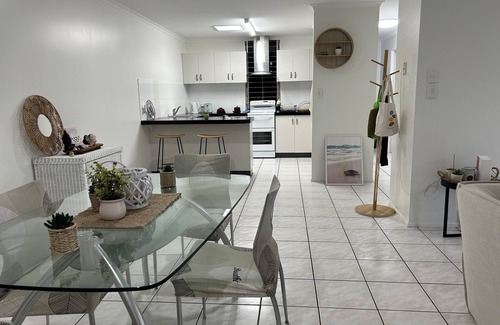 Shoal Point Apartamento | Beach, Sand Relax