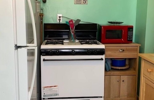 Cottage Line Apartamento | Beach Side Studio #4 1 Bedroom Apts by RedAwning
