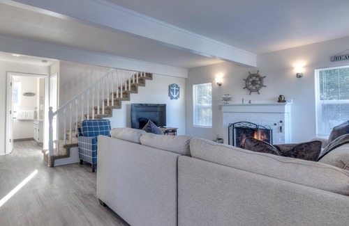 Seaside Casa | Beach Street Getaway- Seaside