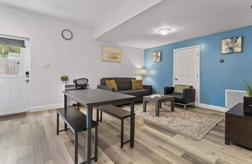 Poiciana Park II Apartamento | Beach Studio Near Downtown - Private Area/Driveway
