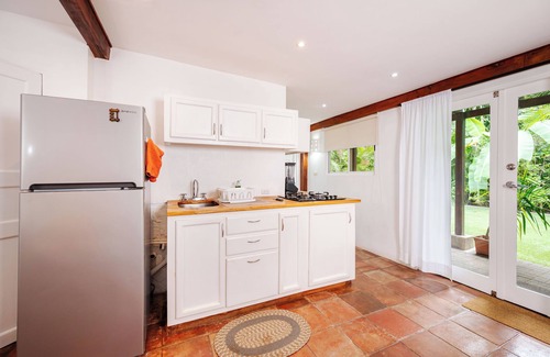 Palm Beach Estates Apartamento | Beach Studio Private yard 3 minutes walk to beach Bicycle Boogie + Surfboard