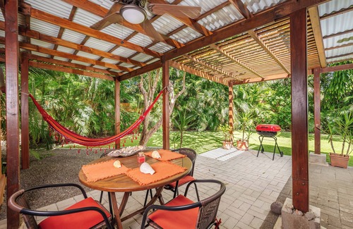 Palm Beach Estates Apartamento | Beach Studio Private yard 3 minutes walk to beach Bicycle Boogie + Surfboard