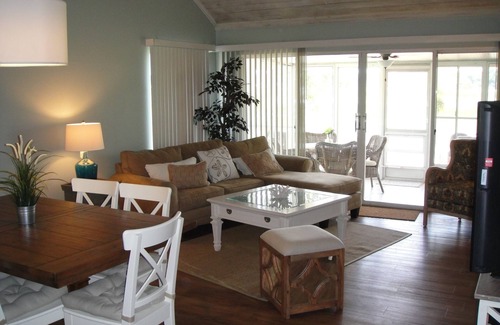Plymouth Villa | Villa de golf con decoración estilo playa en la finca Errol con vista al lago