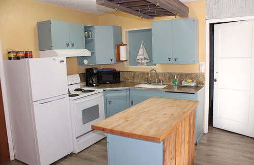 Ocean Park Cabaña | Beach Suite/Family Duplex 2 beds - 1 king and 1 queen bed in same room