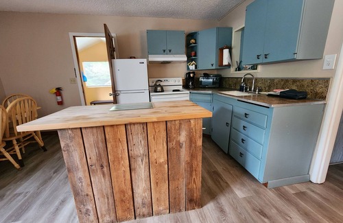 Ocean Park Cabaña | Beach Suite/Family Duplex 2 beds - 1 king and 1 queen bed in same room