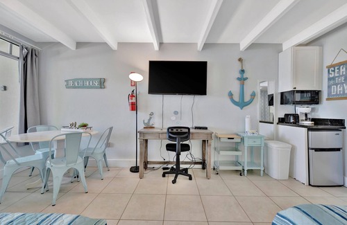 Ruskin Apartamento | Beach Suite Pool Hot Tub Gym Game Room Tennis