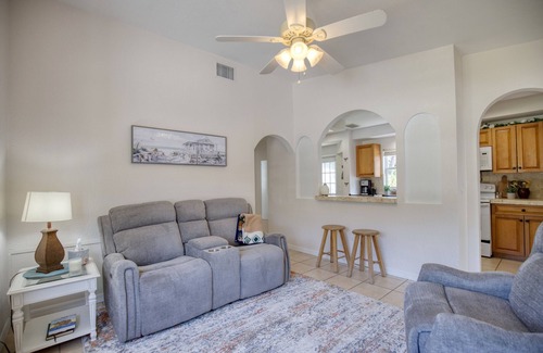 Sarasota Cabaña | Beach-Themed Cozy Cottage Close to Downtown, Beaches, Pinecraft & Legacy Trail!