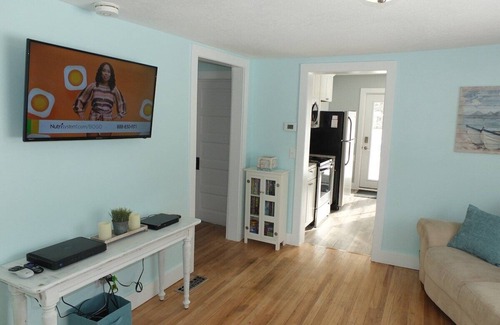 Frankfort Cabaña | Beach Town Escape - NEWLY-REMODELED & GORGEOUS! GREAT LOCATION AS WELL!