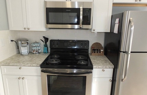 Frankfort Cabaña | Beach Town Escape - NEWLY-REMODELED & GORGEOUS! GREAT LOCATION AS WELL!