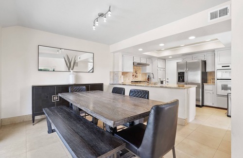Huntington Beach Casa | Beach townhome with two car garage!