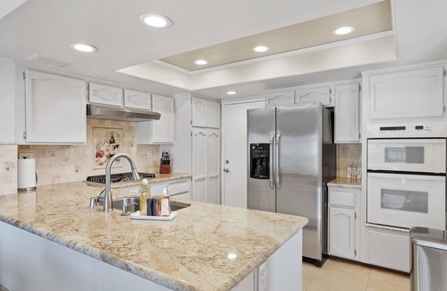 Huntington Beach Casa | Beach townhome with two car garage!