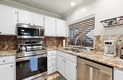 Monarch Beach Condominio | Playas! Restaurantes! Galerías! ¡Entretenimiento!...¡TODO está aquí esperándote!