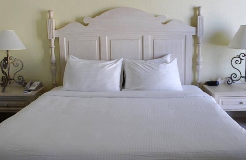Bostroms Complejo | Beach Vacation! Beachfront, Surfing, Pool, Parking, Close to Boardwalk