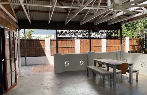 Machans Beach Casa | Beach vibes 2-bedroom house with gorgeous sea views in Machans Beach