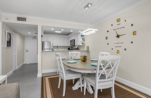 Sanibel Apartamento | New Huge 1BR + Beach View + Steps to Sand – Best Value on Sanibel