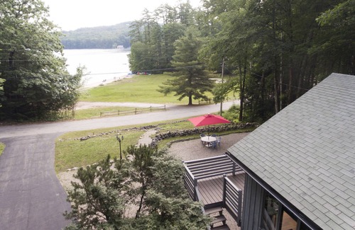 Alton Bay Chalet De Esquí | Beach View at Chestnut Cove, Lake Winnipesaukee.