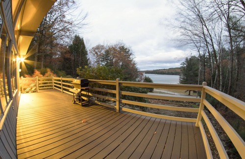 Alton Bay Chalet De Esquí | Beach View at Chestnut Cove, Lake Winnipesaukee.