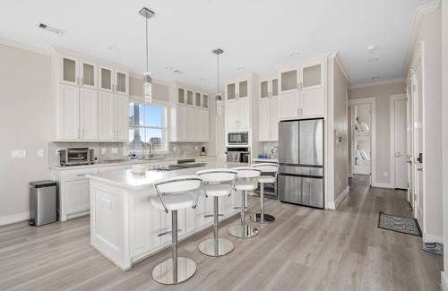 Galveston Casa | Beach view, central location, EV charger, 6 free parking, elevator