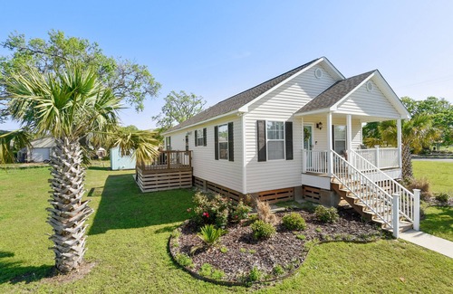 Gulfport Casa | Beach View Cottage Perfect for Family & Friends!
