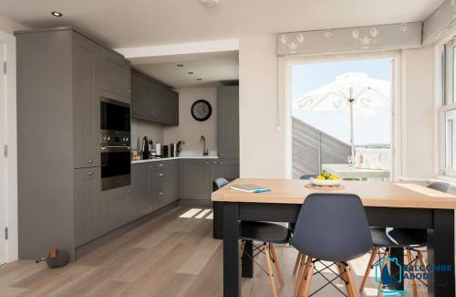 Salcombe Apartamento | Beach View - Stylish Stay, Estuary Views & Luxury Spa Access