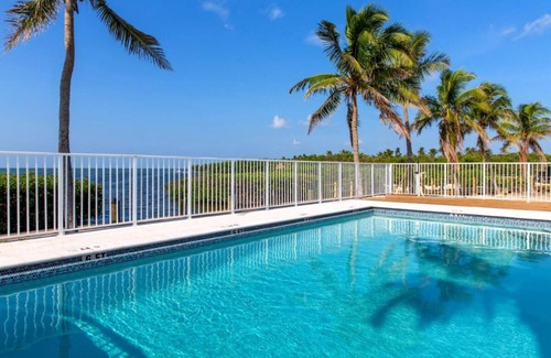 Islamorada Apartamento | Beach View Unit in Islamorada! Pets Allowed, Parking, Pool!