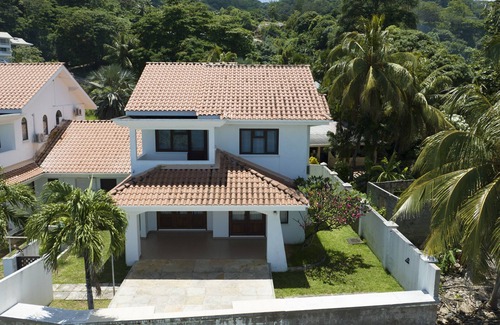 Mare Anglaise Villa | Beach View Villa - Beauvallon Villas