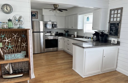Bermuda Beach Casa | Beach views! 1 Minute walk to beach! Wake up to the sound of crashing waves!