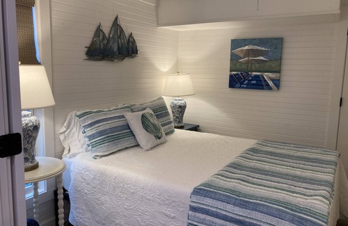Saint Simons Island Casa | Beach Walk Bungalow 1Bedroom 1Bath, 4 blocks to the beach!! Private Courtyard