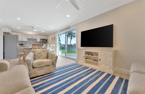 Laurel Casa | Beach Water Front Condo