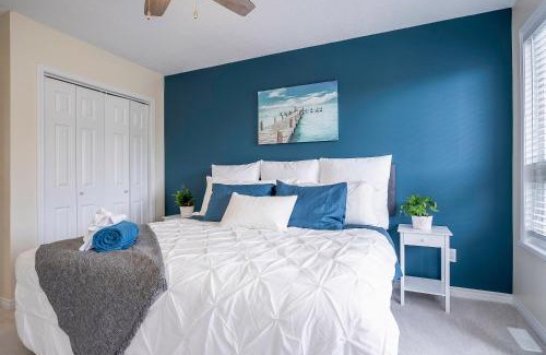 Wasaga Beach Casa | Beach1 River to Bay Getaway