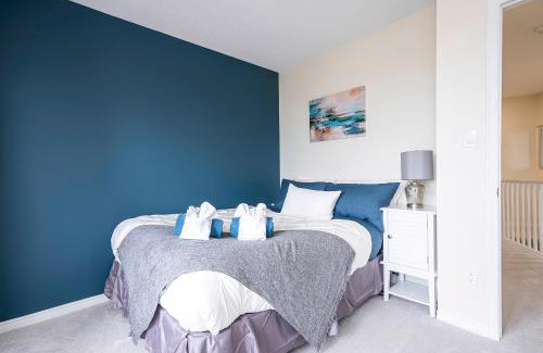 Wasaga Beach Casa | Beach1 River to Bay Getaway