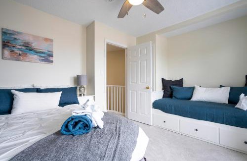 Wasaga Beach Casa | Beach1 River to Bay Getaway