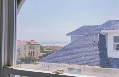 Atlantic City Casa | BEACHBLOCK Mansion 9BD, 5BTH+2HLF BTH IN AC NEAR VENTNOR with Hot Tub