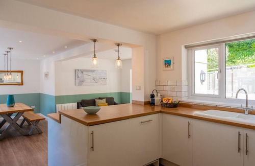 Croyde Cabaña | BeachBreak, Sleeps 9, Pets, Hot Tub